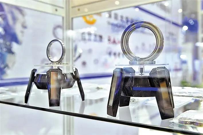 大華軸承 搶抓“互聯(lián)”機遇 產銷逆勢上揚 大華軸承 搶抓“互聯(lián)”機遇 產銷逆勢上揚